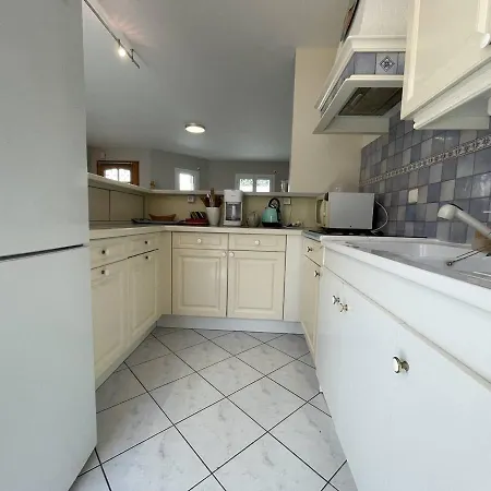 別荘 Maison 6 Pers Avec Jardin, Proche Centre-ville La Rochelle, Parking, Terrasse Ensoleillee - Fr-1-246-663 *