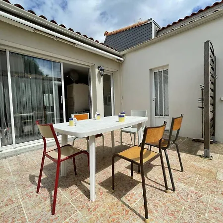 Casa vacanze Maison 6 Pers Avec Jardin, Proche Centre-ville La Rochelle, Parking, Terrasse Ensoleillee - Fr-1-246-663
